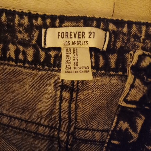 2/$15 FOREVER 21 Black Stone Washed Ripped Denim Short Shorts - Sz. 29 - Picture 3 of 3